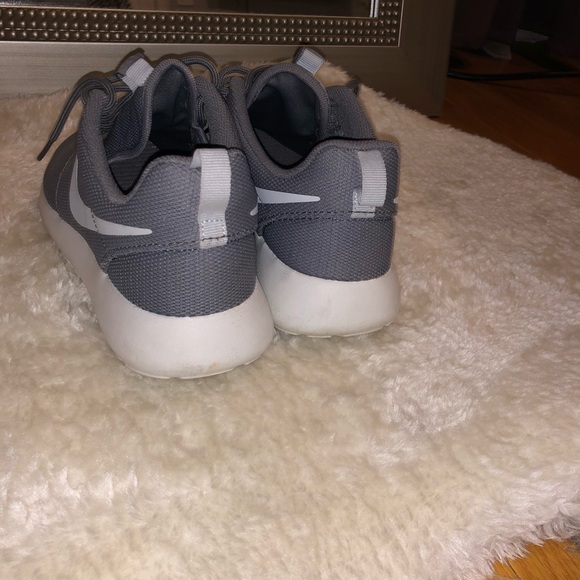 Nike Roshies - Picture 3 of 4